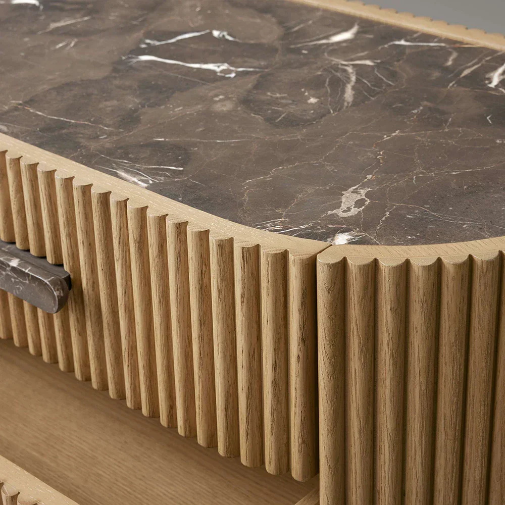 Marble and vertical grooves Marbre et rainures verticales