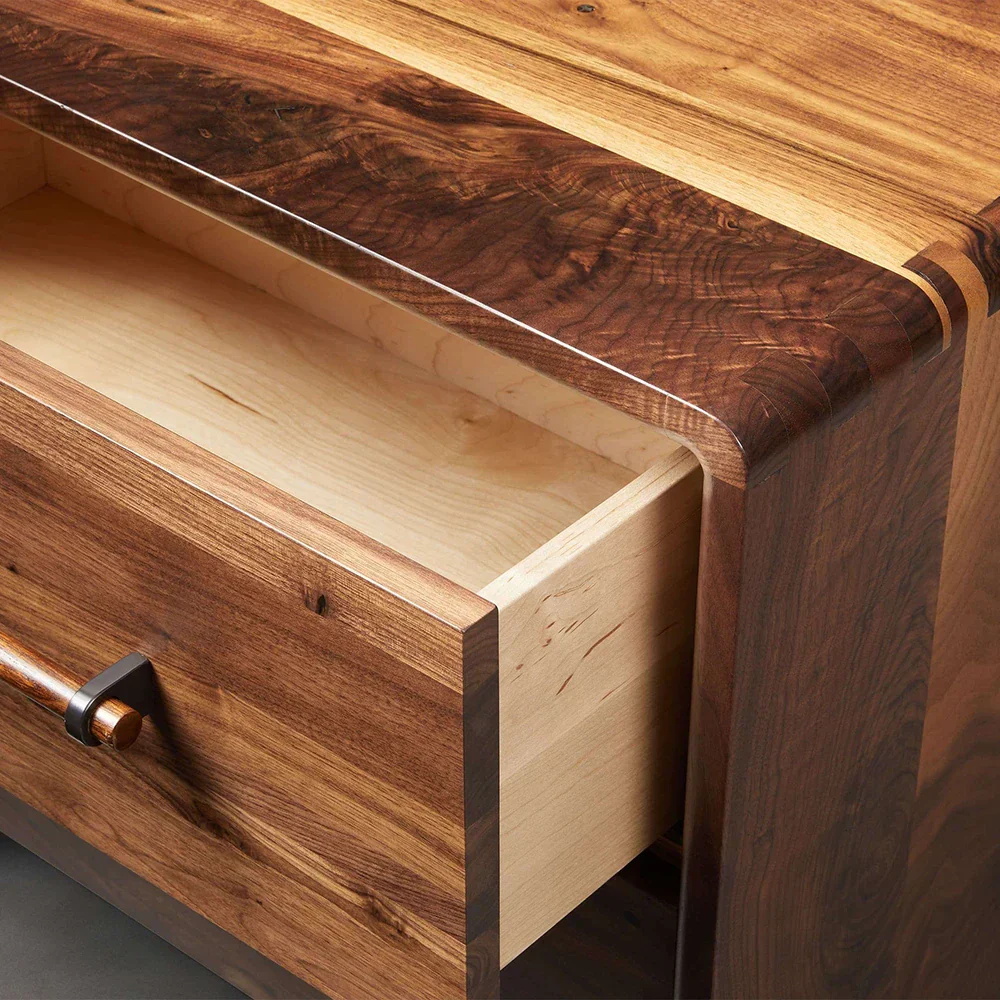 Table de chevet à bois massif vintage de style français