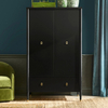 Armoire de rangement noire à double porte avec tiroir