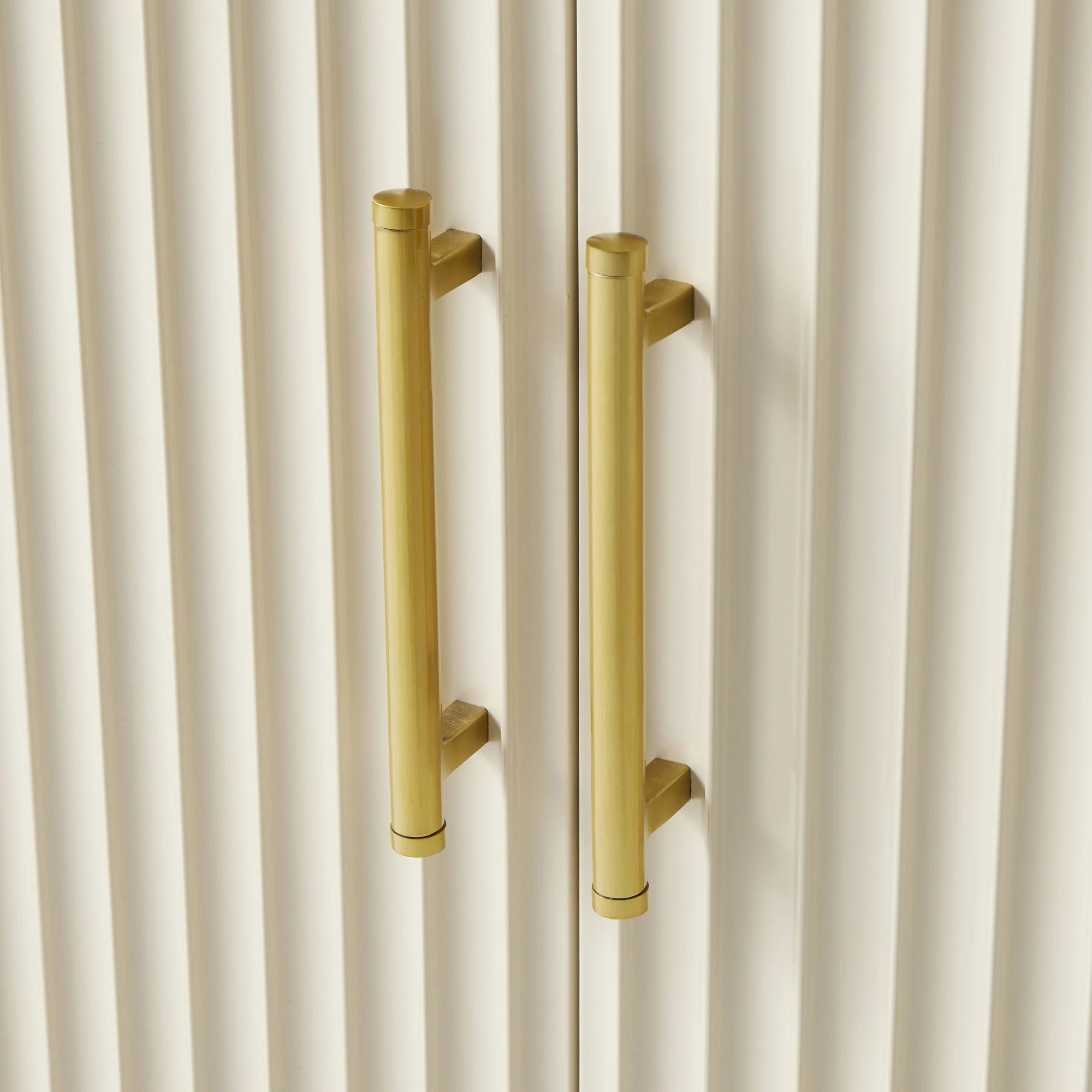 Armoire rainageuse en bois noir moderne