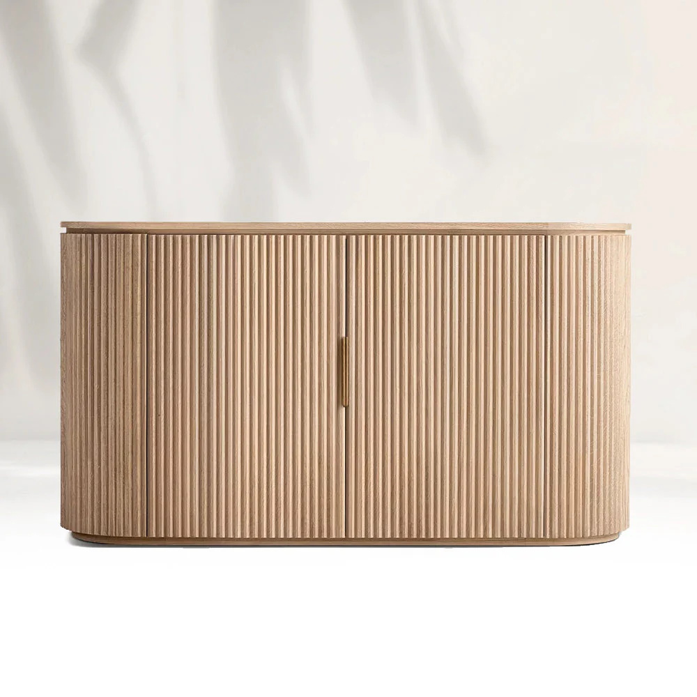 Armoire latérale en chêne dans le salon