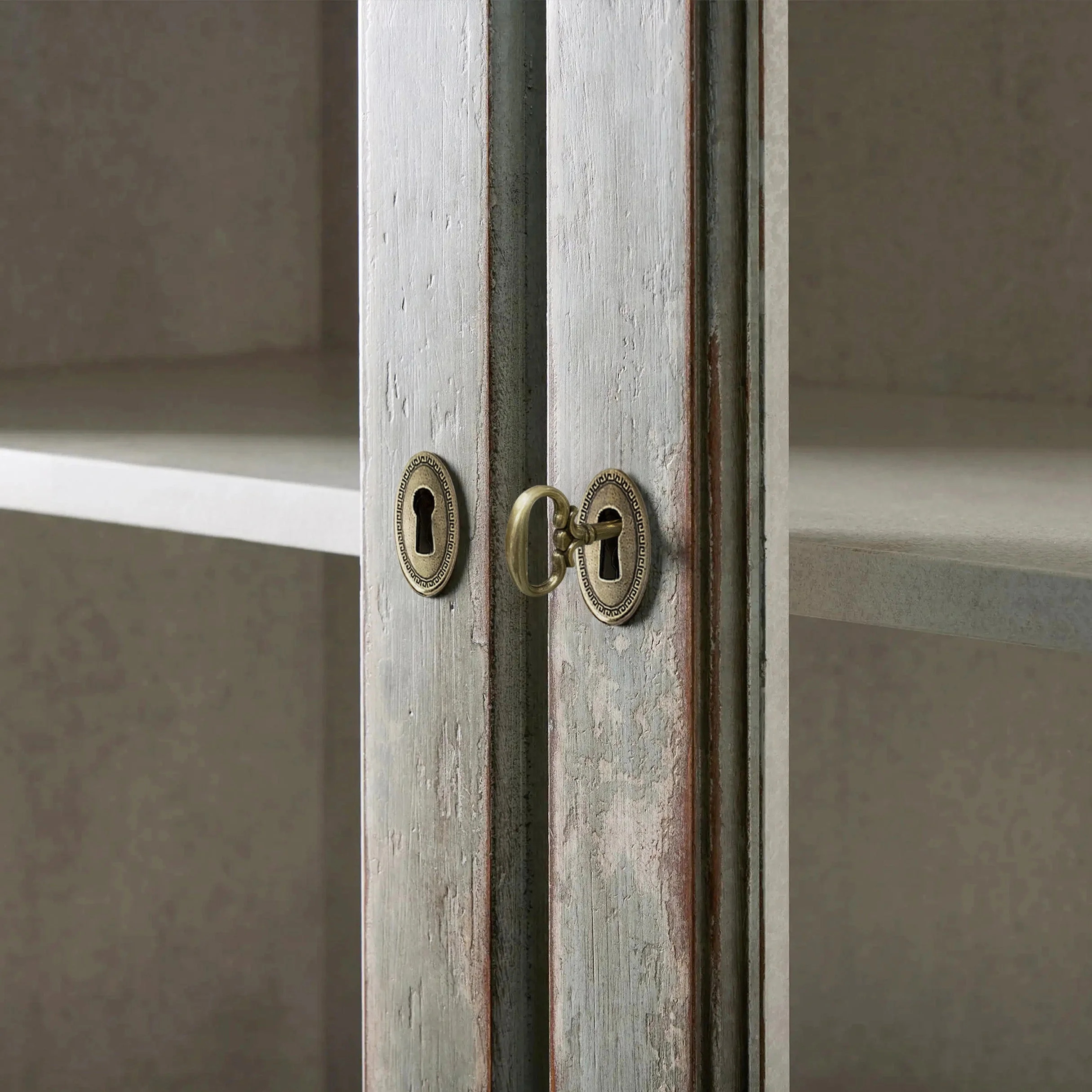 Armoire en verre à arc de sérénité de chêne blanc