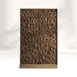 Armoire en bronze texturé