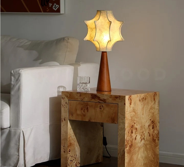 Table d'appoint en bois massif de style wabi-sabi