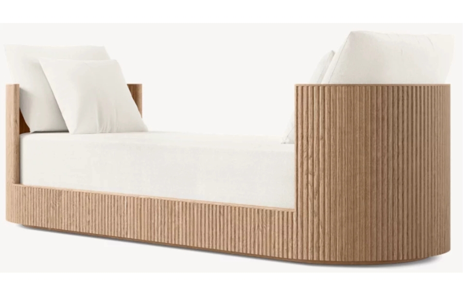 Tabouret de salon français au bout du lit