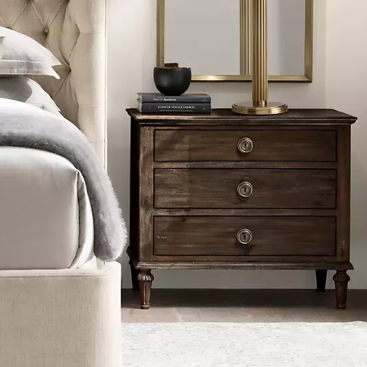 Nightstand Rattan & Wood: Construisez une base chaleureuse pour la chambre avec une texture classique