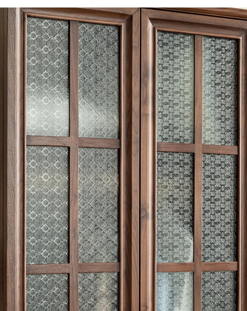 Armoire en bois de noyer noir