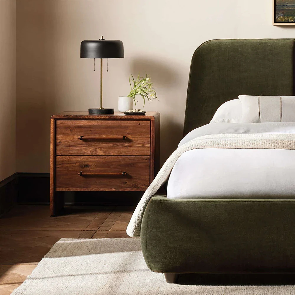 Table de chevet à bois massif vintage de style français