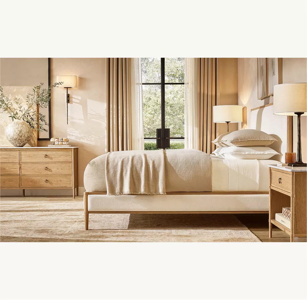 Lit en bois massif recouvert de tissu