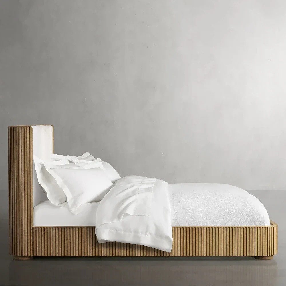 Lit en bois massif de Finnley