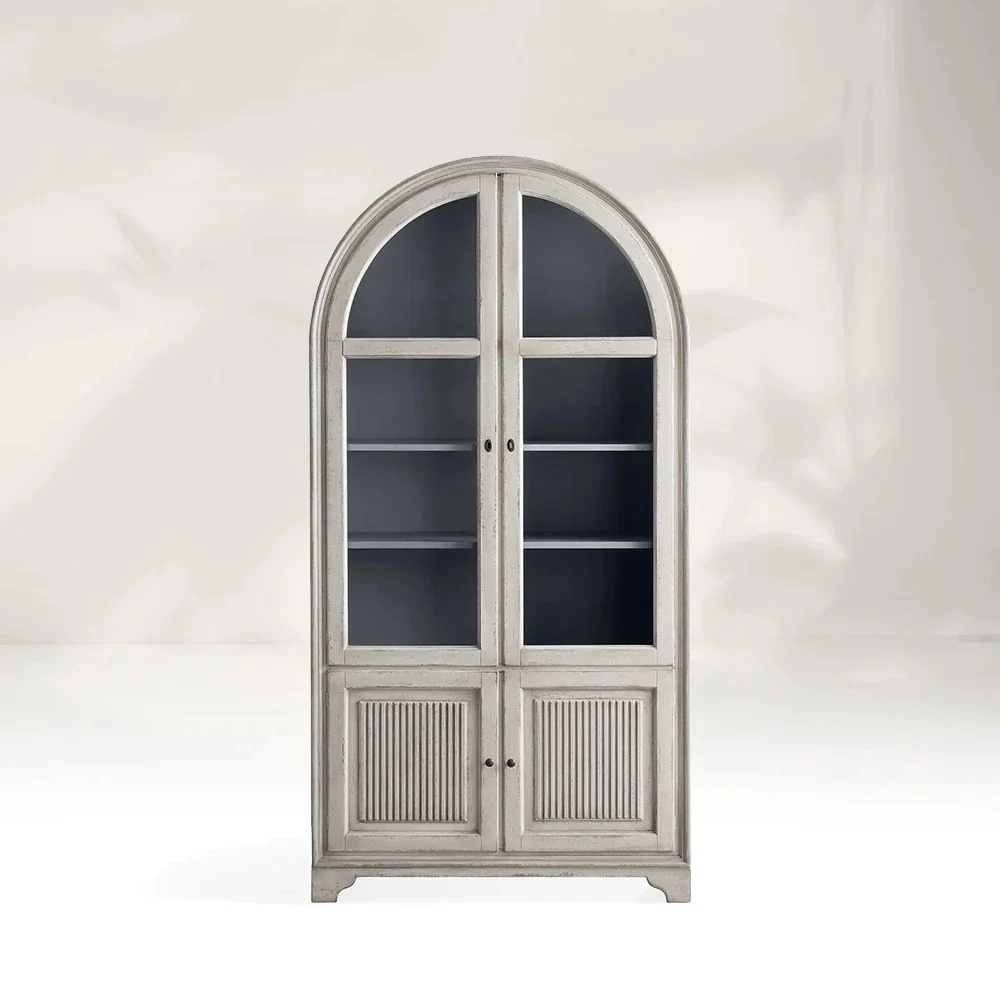 Armoire en verre &agrave; arc de s&eacute;r&eacute;nit&eacute; de ch&ecirc;ne blanc