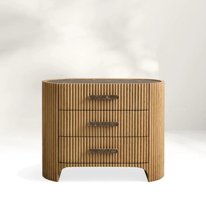 Une table de chevet en marbre élégante avec un motif rétro côtelé