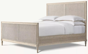 Lit de rotin et de bois avec pied de pied