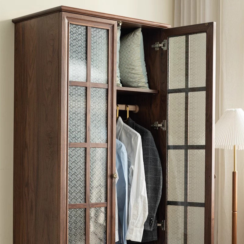 Armoire en bois de noyer noir
