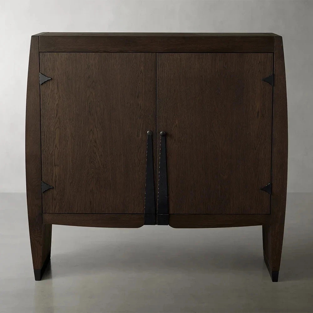 Ch&ecirc;ne artistique - armoire &agrave; accent fini