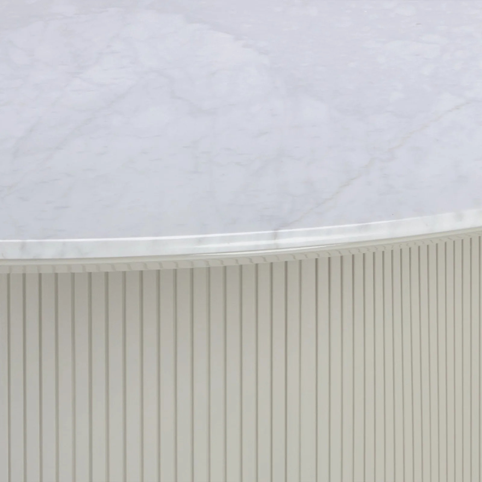 Table ovale élégante de Finnley