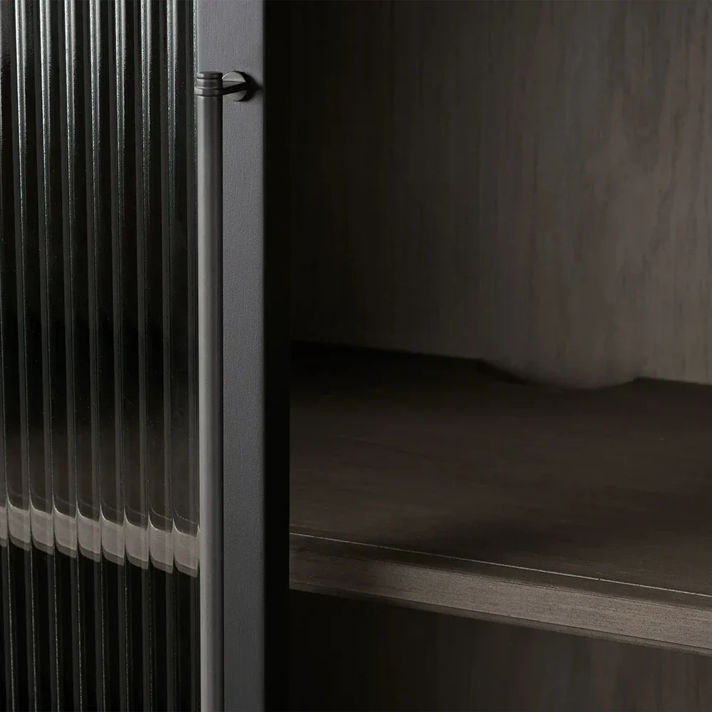 Verre partitionn&eacute; - Porte haute armoire