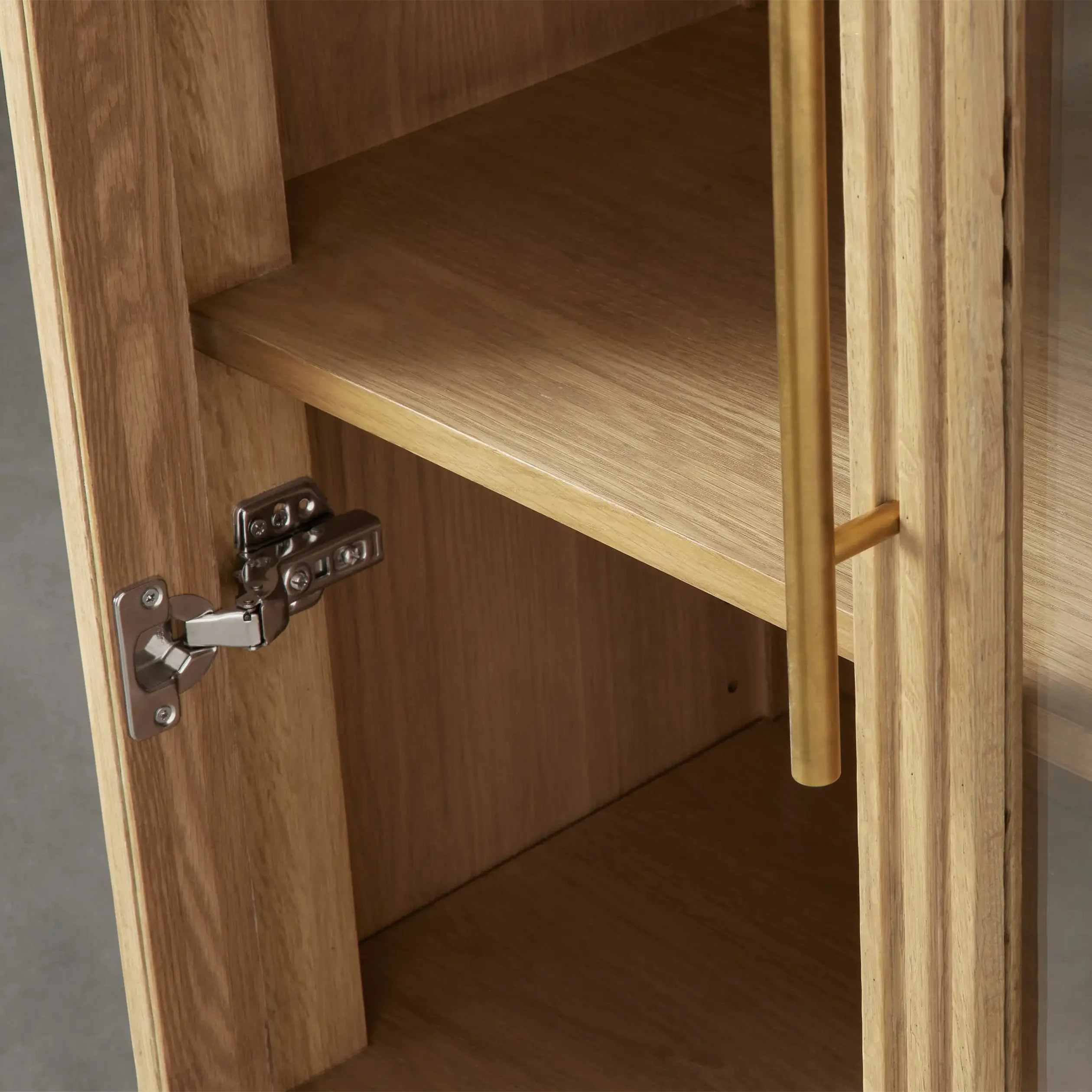 Cabinet d'affichage rainuré en bois foncé de luxe de luxe