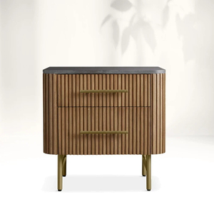 Finnley fermé la table de nuit fermée