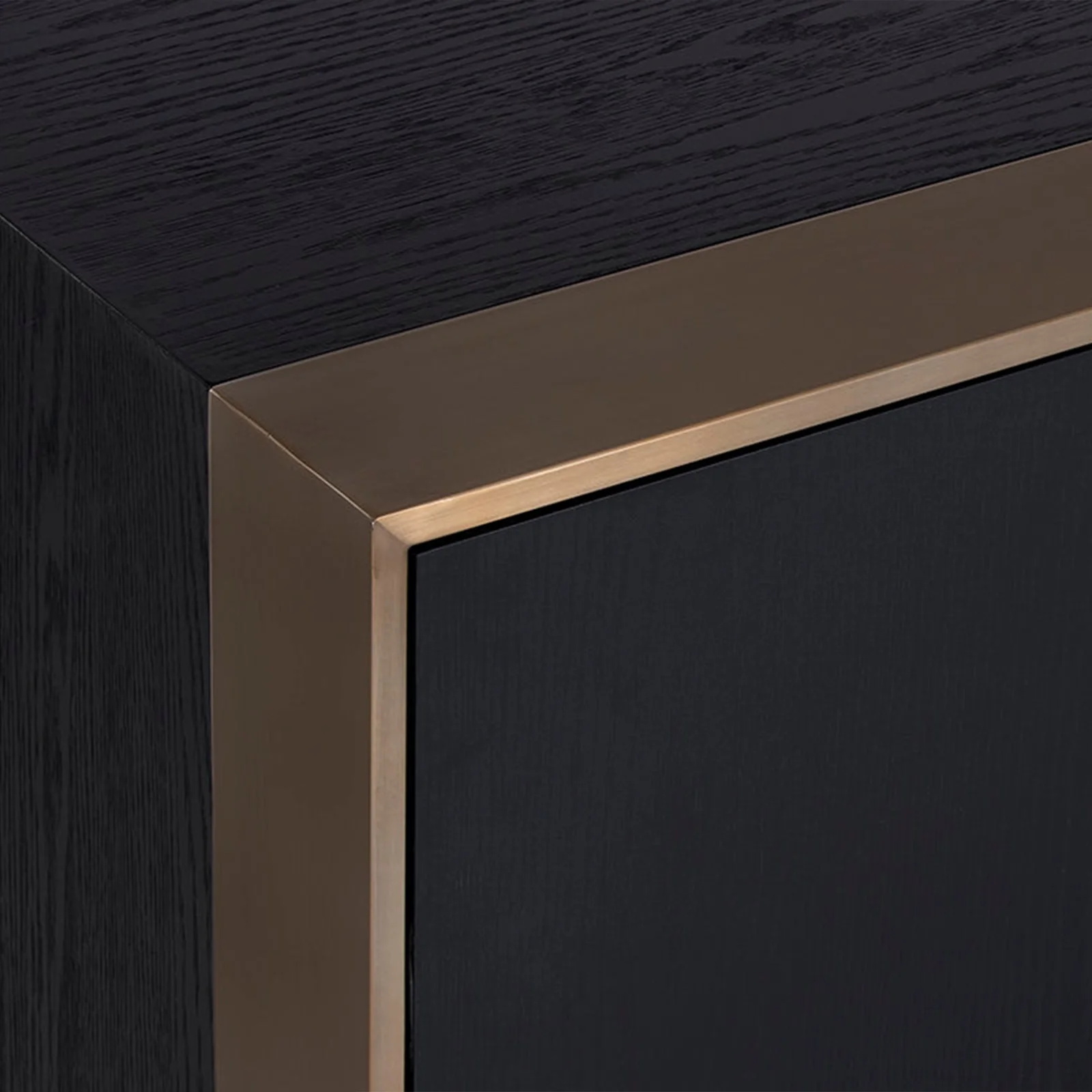 Buffet moderne en bois massif &agrave; monture en m&eacute;tal