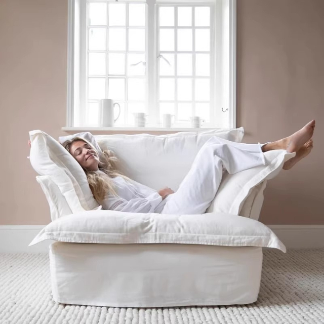Canapé minimaliste super doux pour la détente