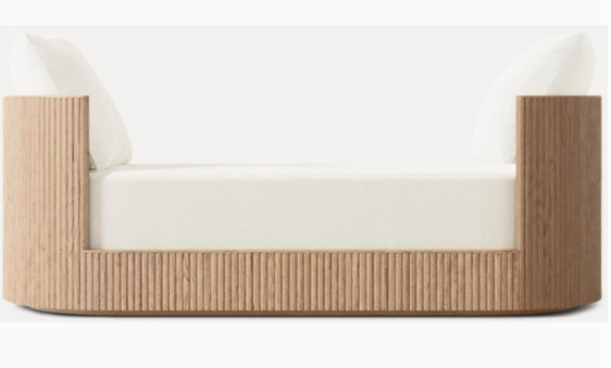 Tabouret de salon français au bout du lit