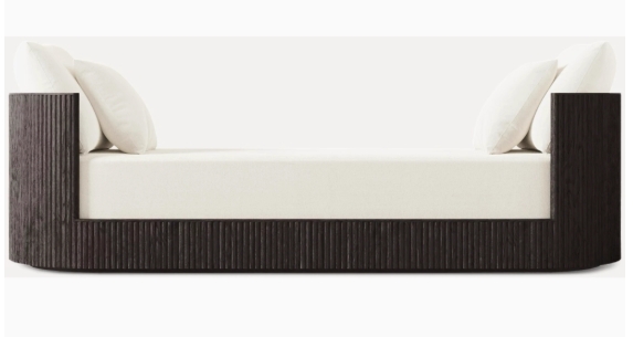 Tabouret de salon français au bout du lit