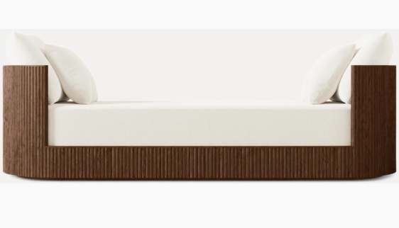 Tabouret de salon français au bout du lit